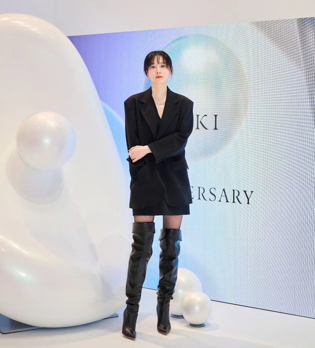 Lee Young Ae gây bão với ngoại hình trẻ trung ở tuổi U60, không hổ danh là tượng đài nhan sắc xứ Hàn- Ảnh 3. Lee Young Ae gây bão với ngoại hình trẻ trung ở tuổi U60, không hổ danh là tượng đài nhan sắc xứ Hàn- Ảnh 3.