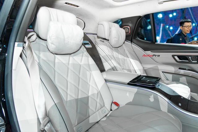 Chiêm ngưỡng dàn xe Mercedes-Benz mới nhất trị giá 150 tỷ tại Hà Nội: Có cả xe điện, xe hiệu suất cao, khu tiếp VIP- Ảnh 10. Chiêm ngưỡng dàn xe Mercedes-Benz mới nhất trị giá 150 tỷ tại Hà Nội: Có cả xe điện, xe hiệu suất cao, khu tiếp VIP- Ảnh 10.