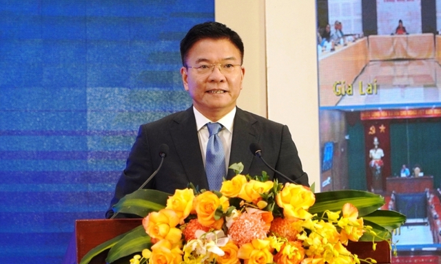 Phó Thủ tướng Lê Thành Long đánh giá các ý kiến tại diễn đàn thẳng thắn, có giá trị, nhiều đề xuất, kiến nghị rõ ràng- Ảnh 1. Phó Thủ tướng Lê Thành Long đánh giá các ý kiến tại diễn đàn thẳng thắn, có giá trị, nhiều đề xuất, kiến nghị rõ ràng- Ảnh 1.