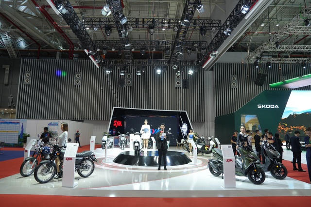 Hàng loạt mẫu xe máy xuất hiện tại Vietnam Motor Show 2024: Thiết kế hiện đại, màu sắc bắt mắt, nhiều mẫu phù hợp với phái nữ- Ảnh 1.