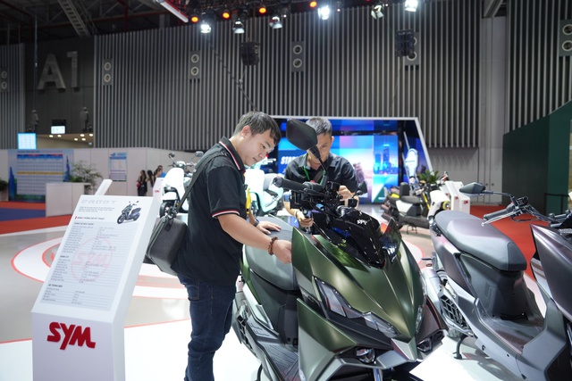 Hàng loạt mẫu xe máy xuất hiện tại Vietnam Motor Show 2024: Thiết kế hiện đại, màu sắc bắt mắt, nhiều mẫu phù hợp với phái nữ- Ảnh 6.