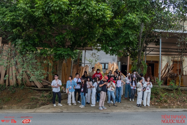 Trường Tiểu học Xuân Vân một buổi chiều đầu tuần: Kho hàng Ngược - Xuôi "gõ cửa", tấp nập niềm vui- Ảnh 3.