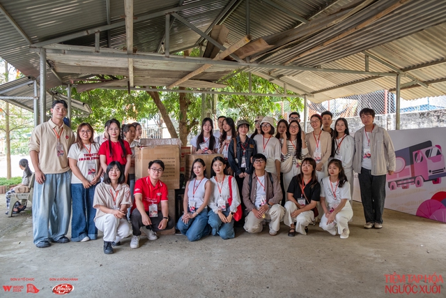 Trường Tiểu học Xuân Vân một buổi chiều đầu tuần: Kho hàng Ngược - Xuôi "gõ cửa", tấp nập niềm vui- Ảnh 8.