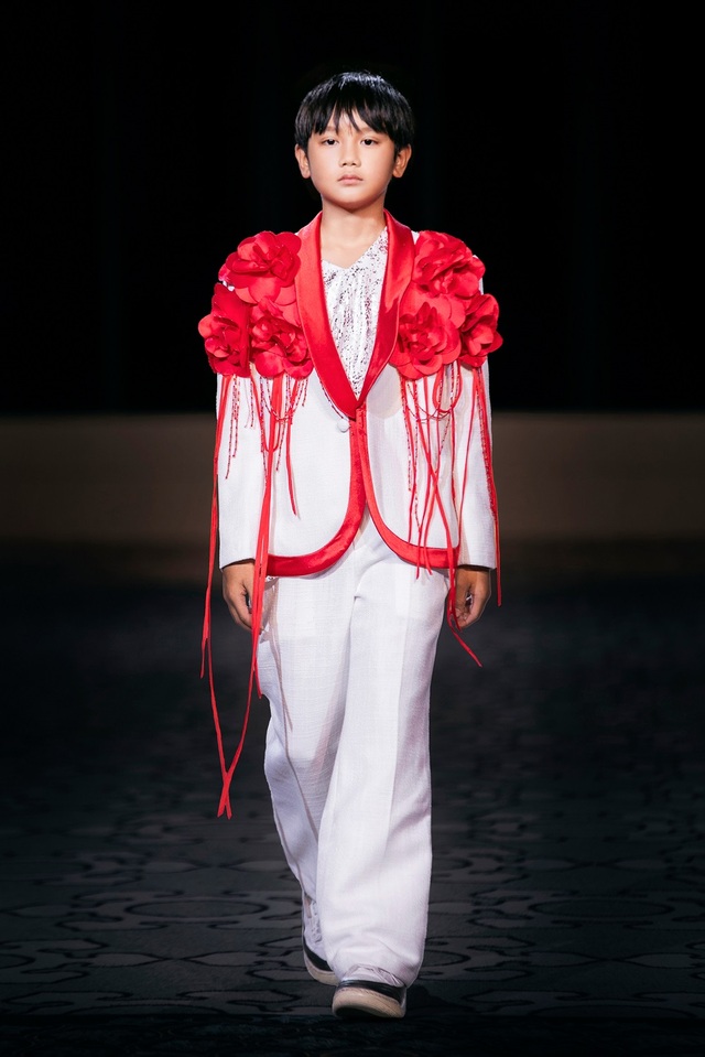 3 anh em ruột cùng biểu diễn thời trang tại Tokyo Couture Fashion Week 2024- Ảnh 4.