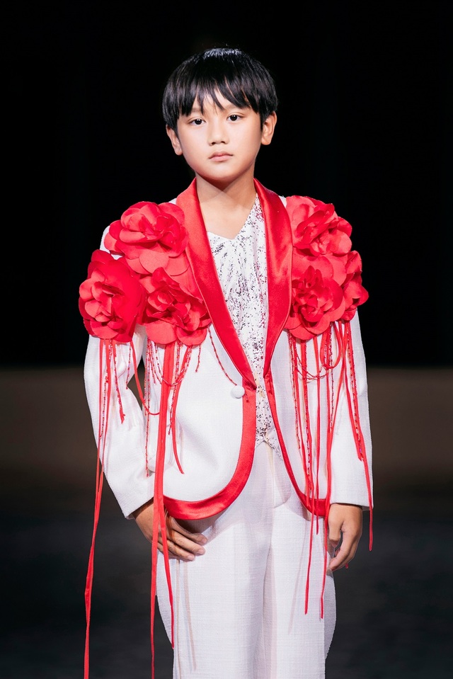 3 anh em ruột cùng biểu diễn thời trang tại Tokyo Couture Fashion Week 2024- Ảnh 3.