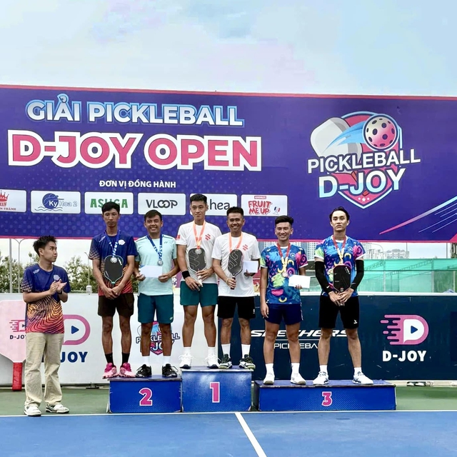 Lý Hoàng Nam rủ bà xã cùng tham dự giải pickleball, cống hiến trận chung kết trong mơ với Trương Vinh Hiển- Ảnh 2.