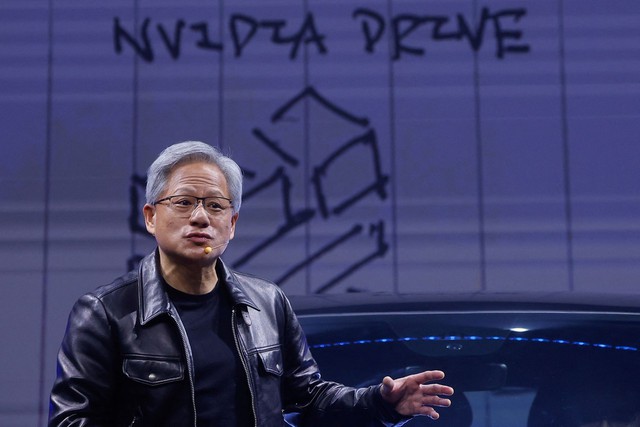 Tài sản CEO Nvidia Jensen Huang vượt mặt Intel: Đủ sức mua lại 'Đội Xanh' và vẫn còn dư hàng tỷ đô!- Ảnh 1.