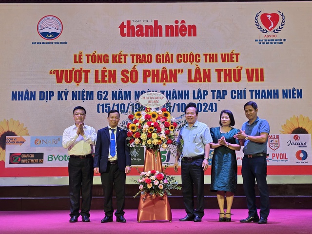 Lễ tổng kết, trao giải cuộc thi viết 'Vượt lên số phận' lần VII- Ảnh 4.