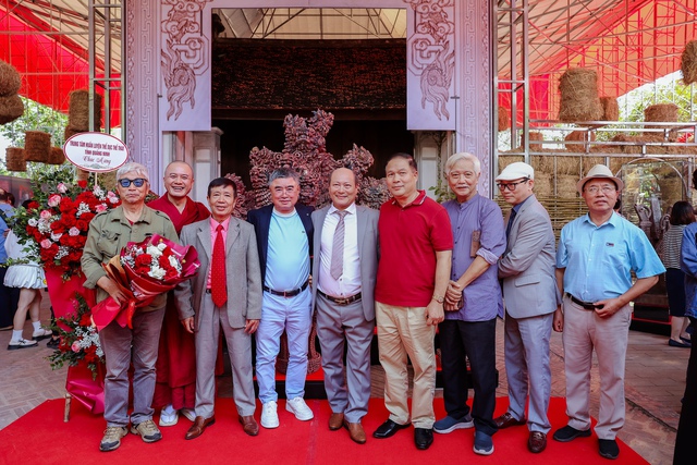 Kim Huyền Sâm làm MC, con gái họa sĩ Ngô Xuân Bính thu hút sự chú ý tại lễ khai mạc triển lãm "Hiện Linh"- Ảnh 7. Kim Huyền Sâm làm MC, con gái họa sĩ Ngô Xuân Bính thu hút sự chú ý tại lễ khai mạc triển lãm "Hiện Linh"- Ảnh 7.