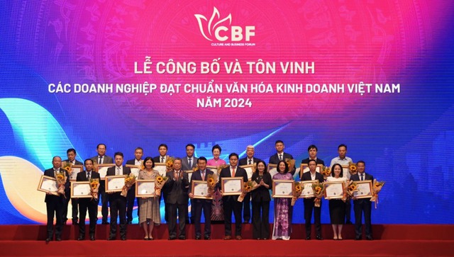 Agribank - Doanh nghiệp đạt chuẩn Văn hóa kinh doanh Việt Nam năm 2024
- Ảnh 2.