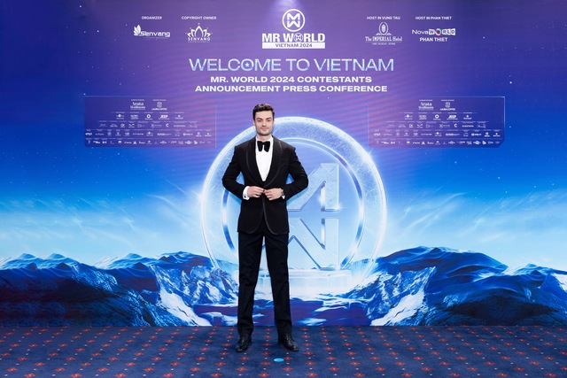 Giám khảo Mr World sở hữu body 6 múi, cực kỳ điển trai khiến hội chị em truy tìm danh tính là ai?  - Ảnh 4.