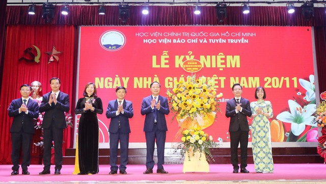 Học viện Báo chí và Tuyên truyền long trọng kỷ niệm 42 năm Ngày Nhà giáo Việt Nam- Ảnh 10.