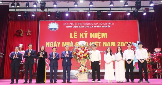 Học viện Báo chí và Tuyên truyền long trọng kỷ niệm 42 năm Ngày Nhà giáo Việt Nam- Ảnh 11.