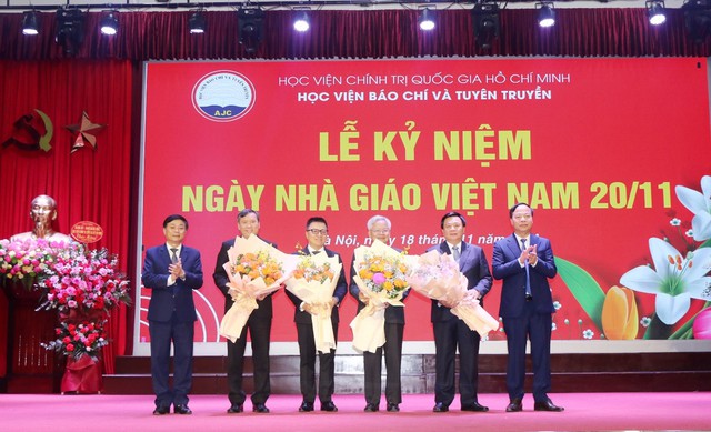 Học viện Báo chí và Tuyên truyền long trọng kỷ niệm 42 năm Ngày Nhà giáo Việt Nam- Ảnh 3.