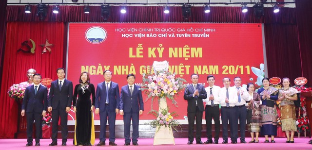 Học viện Báo chí và Tuyên truyền long trọng kỷ niệm 42 năm Ngày Nhà giáo Việt Nam- Ảnh 5.