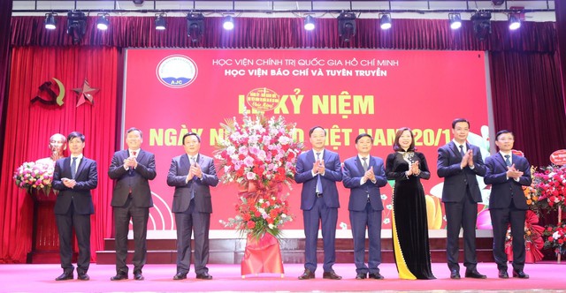 Học viện Báo chí và Tuyên truyền long trọng kỷ niệm 42 năm Ngày Nhà giáo Việt Nam- Ảnh 6.