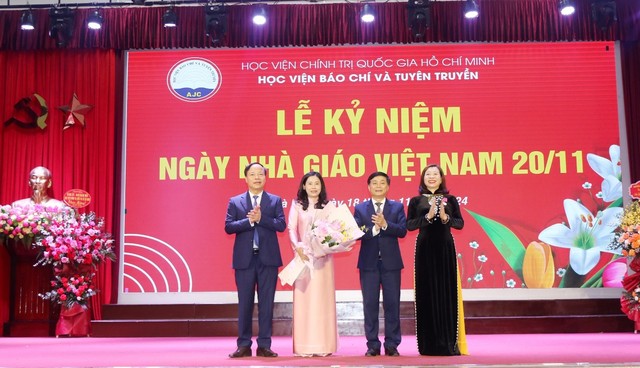 Học viện Báo chí và Tuyên truyền long trọng kỷ niệm 42 năm Ngày Nhà giáo Việt Nam- Ảnh 7.