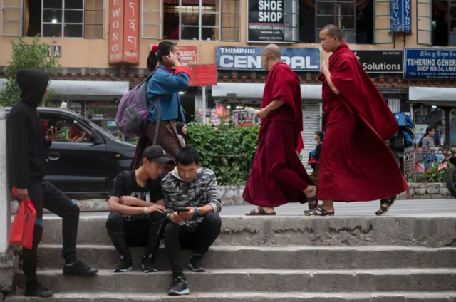 Hình ảnh bóc trần sự thật về Bhutan - "quốc gia hạnh phúc nhất thế giới"- Ảnh 1.