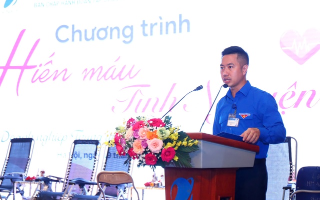 Bí thư Đoàn thanh niên Tập đoàn Bưu chính Viễn thông Việt Nam Nguyễn Quang Long phát biểu tạị Ngày hội