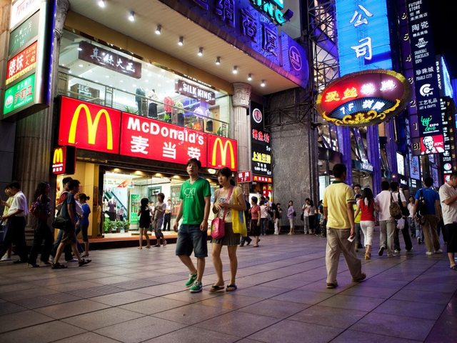 Dân trong ngành tiết lộ: ‘Luật ngầm’ khi gia nhập thị trường Fast food xứ tỉ dân, tới cả KFC hay McDonald’s cũng phải răm rắp tuân thủ- Ảnh 1.