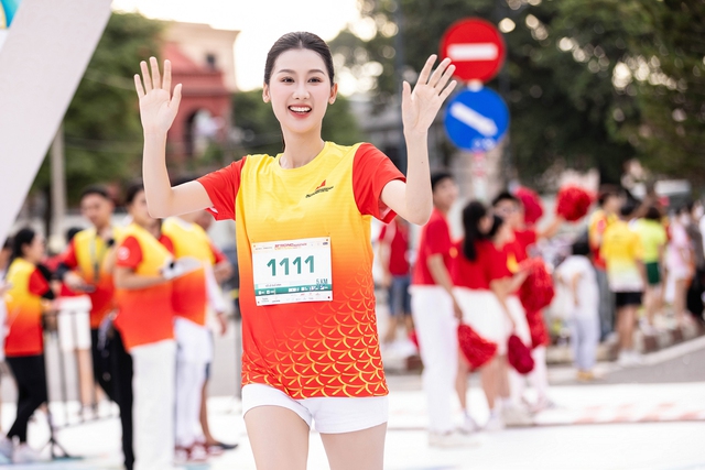 60 Nam vương thế giới, Hoa Á hậu tham gia Giải chạy Marathon quốc tế Strong Việt Nam 2024- Ảnh 9.