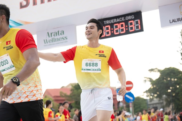 60 Nam vương thế giới, Hoa Á hậu tham gia Giải chạy Marathon quốc tế Strong Việt Nam 2024- Ảnh 10.