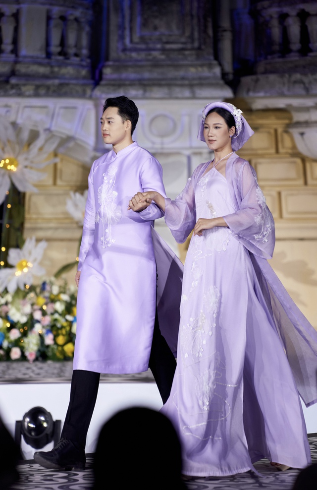 NSND Thu Hà mặc áo dài thêu phượng hoàng, Phạm Thư hóa bạch khổng tước- Ảnh 10. NSND Thu Hà mặc áo dài thêu phượng hoàng, Phạm Thư hóa bạch khổng tước- Ảnh 10.