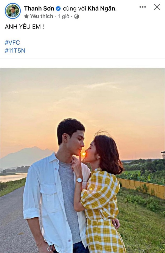 Hot lại khoảnh khắc Thanh Sơn - Khả Ngân ôm hôn tình tứ trước khi vướng tin rạn nứt- Ảnh 4. Hot lại khoảnh khắc Thanh Sơn - Khả Ngân ôm hôn tình tứ trước khi vướng tin rạn nứt- Ảnh 4.