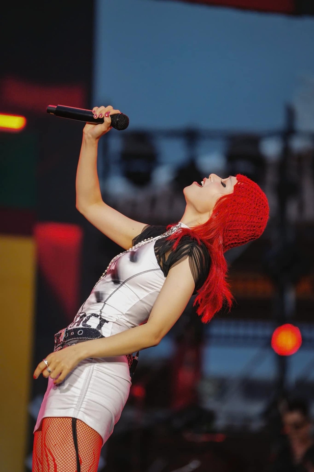 Hát hit của HIEUTHUHAI, nữ tân binh Vpop lộ rõ "lỗ hổng vocal"- Ảnh 1. Hát hit của HIEUTHUHAI, nữ tân binh Vpop lộ rõ "lỗ hổng vocal"- Ảnh 1.