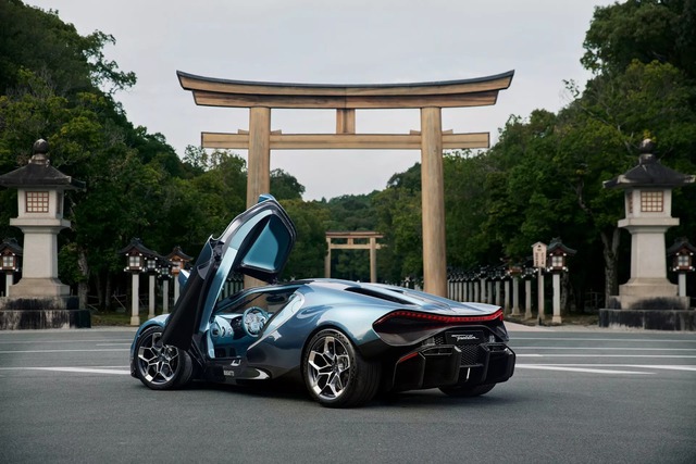 Bugatti Tourbillon đến châu Á: Mạnh gần 1.800 mã lực, màn hình ẩn sau táp lô, mới bản 'zin' quy đổi đã trên trăm tỷ- Ảnh 3. Bugatti Tourbillon đến châu Á: Mạnh gần 1.800 mã lực, màn hình ẩn sau táp lô, mới bản 'zin' quy đổi đã trên trăm tỷ- Ảnh 3.