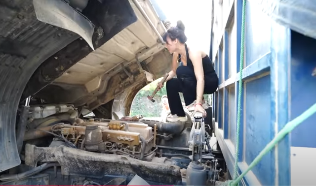 Mỹ nhân Tuyên Quang lái xe tải 30 tấn gây sốt, bố mẹ chia sẻ thêm nhiều điều gây bất ngờ- Ảnh 3. Mỹ nhân Tuyên Quang lái xe tải 30 tấn gây sốt, bố mẹ chia sẻ thêm nhiều điều gây bất ngờ- Ảnh 3.