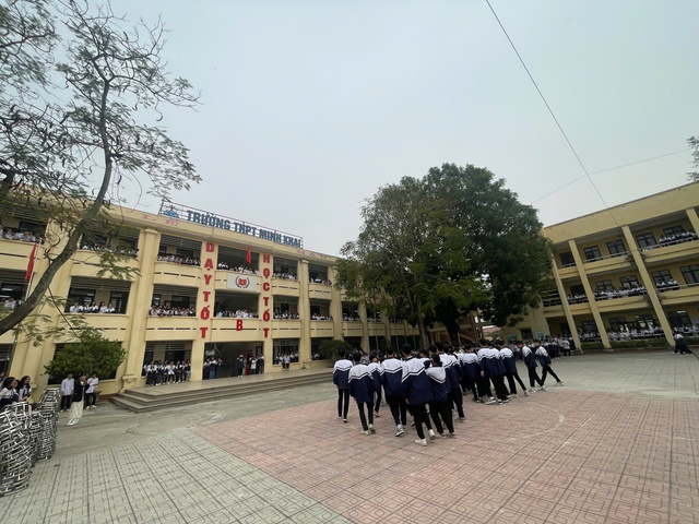 Xuýt xoa với màn dân vũ giữa giờ ra chơi tại 1 ngôi trường ngoại thành Hà Nội: Ai cũng tấm tắc vì lý do đặc biệt phía sau- Ảnh 2. Xuýt xoa với màn dân vũ giữa giờ ra chơi tại 1 ngôi trường ngoại thành Hà Nội: Ai cũng tấm tắc vì lý do đặc biệt phía sau- Ảnh 2.