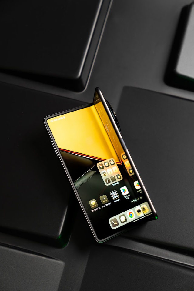 Chính thức lộ diện chiếc smartphone gập mỏng nhất thế giới - HONOR Magic V3: Chỉ 226g, mặt lưng làm từ sợi carbon, nhiều công nghệ đột phá- Ảnh 3. Chính thức lộ diện chiếc smartphone gập mỏng nhất thế giới - HONOR Magic V3: Chỉ 226g, mặt lưng làm từ sợi carbon, nhiều công nghệ đột phá- Ảnh 3.