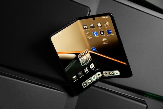 Chính thức lộ diện chiếc smartphone gập mỏng nhất thế giới - HONOR Magic V3: Chỉ 226g, mặt lưng làm từ sợi carbon, nhiều công nghệ đột phá- Ảnh 2. Chính thức lộ diện chiếc smartphone gập mỏng nhất thế giới - HONOR Magic V3: Chỉ 226g, mặt lưng làm từ sợi carbon, nhiều công nghệ đột phá- Ảnh 2.
