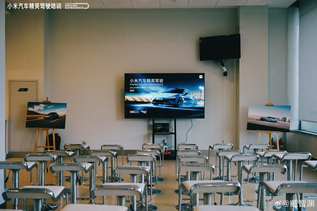 Xiaomi khai giảng lớp dạy drift: Giá 35 triệu đồng nhưng đã lập tức kín chỗ- Ảnh 2. Xiaomi khai giảng lớp dạy drift: Giá 35 triệu đồng nhưng đã lập tức kín chỗ- Ảnh 2.