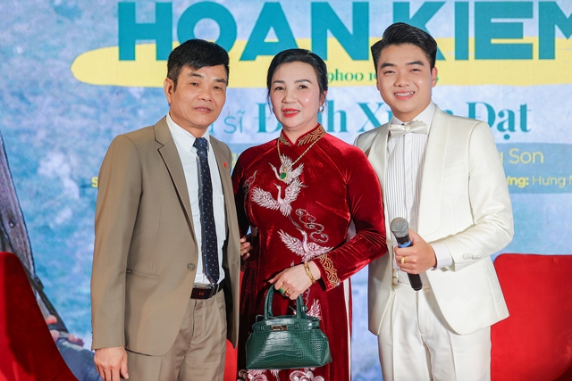 Đinh Xuân Đạt - Á quân Giọng hát hay Hà Nội 2024 thần tượng NSND Quang Thọ- Ảnh 4.