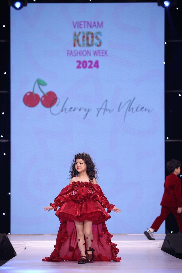 Vietnam Kids Fashion Week 2024 - "Tự tin tỏa sáng - Làm chủ tương lai"- Ảnh 4.