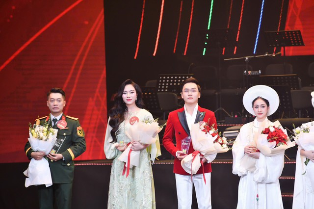 Chân dung cô gái 20 tuổi giành giải Nhất "Tiếng hát Hà Nội 2024"- Ảnh 1. Chân dung cô gái 20 tuổi giành giải Nhất "Tiếng hát Hà Nội 2024"- Ảnh 1.