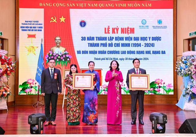 Lễ kỷ niệm 30 năm thành lập Bệnh viện Đại học Y dược thành phố  Hồ Chí  Minh (1994 – 2024) và đón nhận danh hiệu Anh hùng Lao động- Ảnh 3.