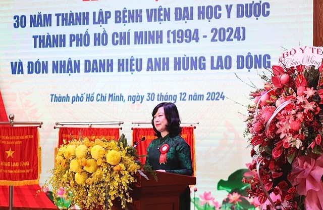 Lễ kỷ niệm 30 năm thành lập Bệnh viện Đại học Y dược thành phố  Hồ Chí  Minh (1994 – 2024) và đón nhận danh hiệu Anh hùng Lao động- Ảnh 6.