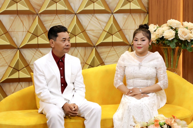 Nữ nghệ sĩ lấy chồng Việt kiều lớn hơn 24 tuổi: "Tôi nổi điên lên, hỏi anh, tôi đi làm như vậy đó"- Ảnh 1. Nữ nghệ sĩ lấy chồng Việt kiều lớn hơn 24 tuổi: "Tôi nổi điên lên, hỏi anh, tôi đi làm như vậy đó"- Ảnh 1.