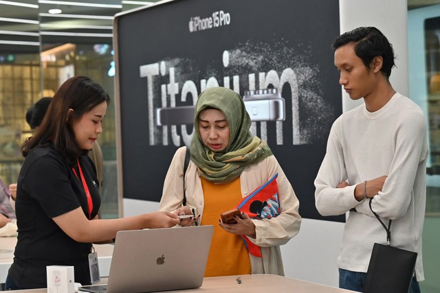 Nổi tiếng "cứng" như Apple nhưng cũng bị Indonesia khuất phục: Phải chi 1 tỷ USD trong 1 tuần nếu muốn được bán iPhone- Ảnh 1.