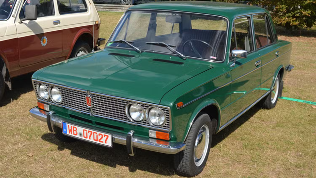 Porsche từng hỗ trợ làm xe cho… Lada vì thiếu tiền- Ảnh 3. Porsche từng hỗ trợ làm xe cho… Lada vì thiếu tiền- Ảnh 3.