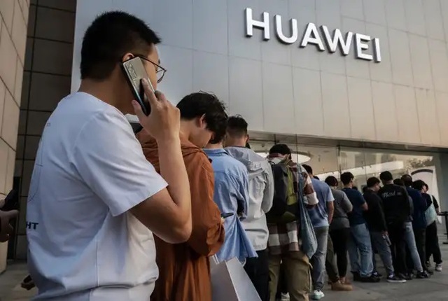 Giám đốc Huawei khoe: Nhu cầu cho Mate 70 quá cao, nhà cung cấp "vắt chân lên cổ" làm không kịp- Ảnh 1. Giám đốc Huawei khoe: Nhu cầu cho Mate 70 quá cao, nhà cung cấp "vắt chân lên cổ" làm không kịp- Ảnh 1.