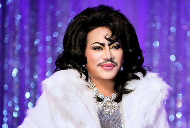 Nam ca sĩ quái nhất showbiz: "Tôi có 9 người con, 27 người cháu"- Ảnh 2. Nam ca sĩ quái nhất showbiz: "Tôi có 9 người con, 27 người cháu"- Ảnh 2.