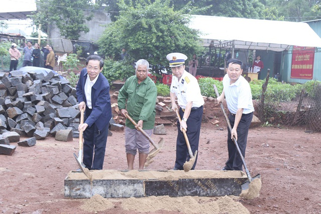 Khởi công xây dựng nhà tình nghĩa tại huyện Đắk Pơ, tỉnh Gia Lai.