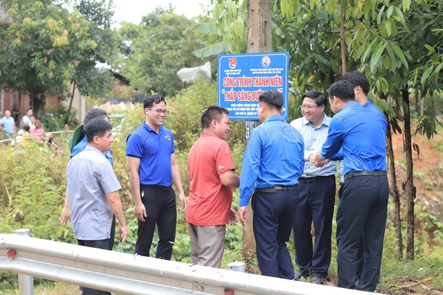 Khánh thành công trình thanh niên "Thắp sáng đường quê và đường cờ Tổ quốc tôi yêu"- Ảnh 4.