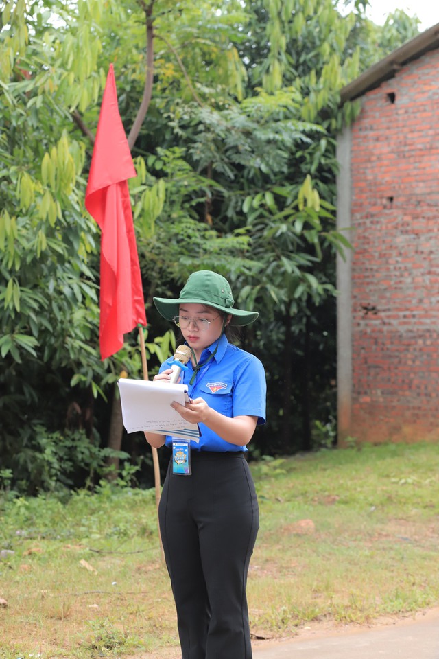 Khánh thành công trình thanh niên "Thắp sáng đường quê và đường cờ Tổ quốc tôi yêu"- Ảnh 2.