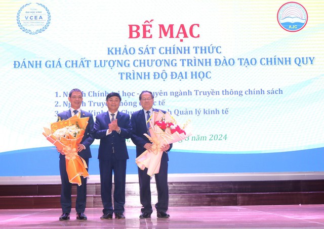 Bế mạc khảo sát chính thức đánh giá chất lượng chương trình đào tạo của Học viện Báo chí và Tuyên truyền - Ảnh 4.