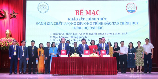 Bế mạc khảo sát chính thức đánh giá chất lượng chương trình đào tạo của Học viện Báo chí và Tuyên truyền - Ảnh 6.